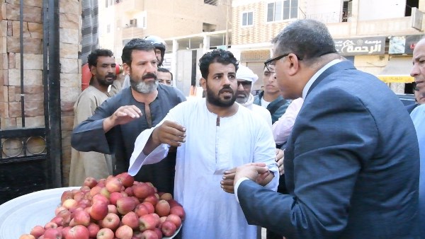 محافظ قنا يحيل مسؤولي إدارة السوق ومجلس المدينة بنجع حمادي للتحقيق