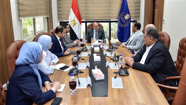 رئيس هيئة الدواء يناقش توطين صناعة المواد الخام مع إينوفاشين
