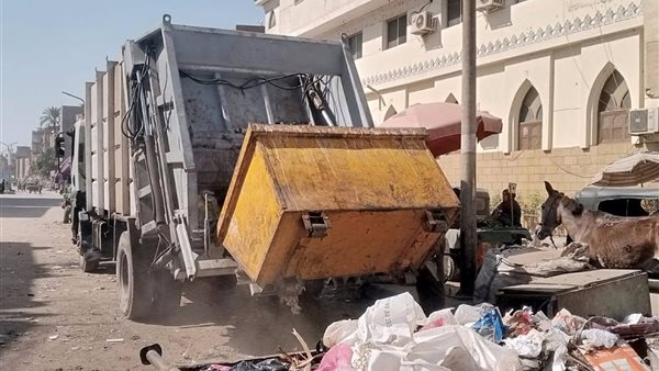 إزالة منشأة تدوير مخلفات في الجيزة ومنع إشغالات المقاهي