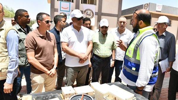 جمبلاط يتفقد مشروعات “حياة كريمة” في أسوان