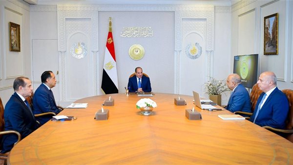 اجتماع السيسي مع مدبولي ووزير الكهرباء لمتابعة مشروعات الشبكة القومية