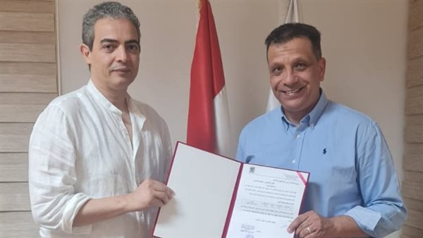 نقيب الإعلاميين يسلم وحدات سكنية لأعضاء النقابة في القاهرة الجديدة