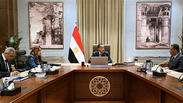 رئيس الوزراء يراجع مشروعات البحر الأحمر الخدمية والتنموية