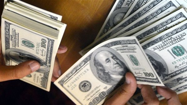 سعر الدولار اليوم يتراجع ويصل لأقل من 51 جنيهًا