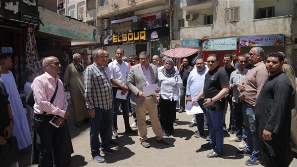 محافظ قنا يزور مشروعات الرصف في نجع حمادي