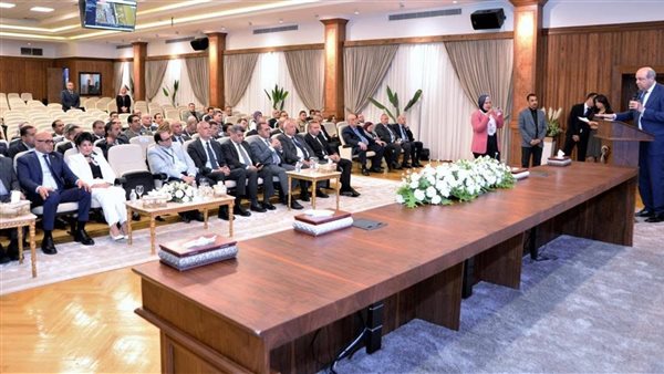 نواب وشيوخ يتفقدون مشروعات تطوير وزارة الطيران المدني