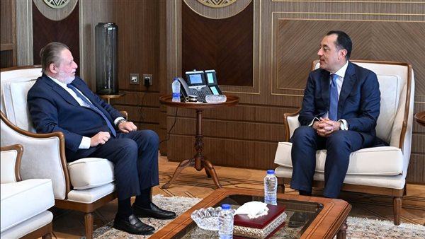 مدبولي يبحث مع محافظ البنك المركزي تنسيق السياسات المالية والنقدية