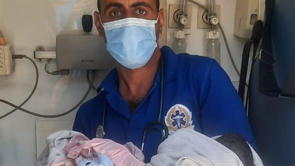 مسعفان ينجحان في توليد سيدة بتوأم بنجع حمادي