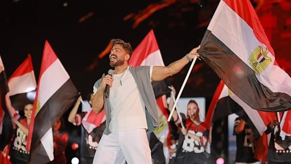 تامر حسني يقدم فيديو مؤثر يجمع الأجيال على “حلوة يا بلدي”