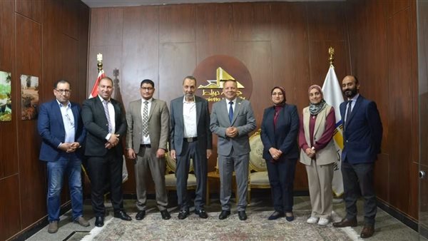 جامعة دمياط وغرفة صناعة الأخشاب يبحثان التعاون لربط البحث العلمي بالصناعة