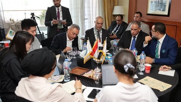 فوسفات مصر تبحث تعزيز جودة صادرات الخام بالموانئ وعلى سطح السفن مع SGS وTUV