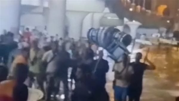 مشاجرة بين عائلتين على شاطئ البوريفاج.. والمحافظة تستدعي مستأجر الشاطئ للتحقيق