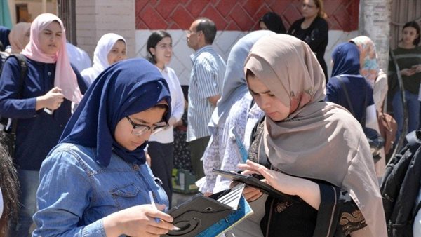 4432 طالبًا يؤدون أول امتحانات الثانوية العامة داخل 14 لجنة بالبحر الأحمر