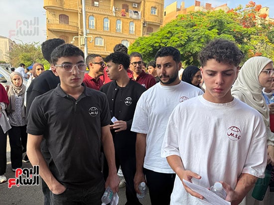 وصول الطلبة لجان الامتحان وصول الطلبة لجان الامتحان