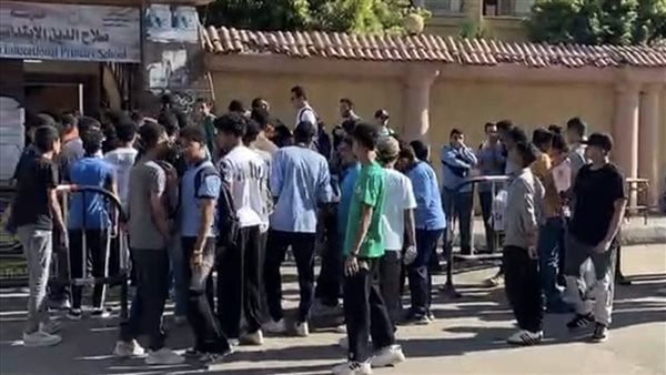 تأخير تسليم أوراق امتحانات الثانوية العامة يثير استياء الطلاب بالأقصر.. والأهالي: يا ريت ناخد بالنا في اللي جاي