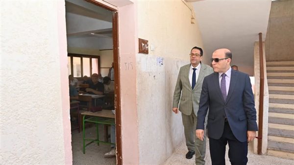 بالصور.. محافظ الغربية يتفقد انتظام لجان الثانوية العامة بكفر الزيات وبسيون