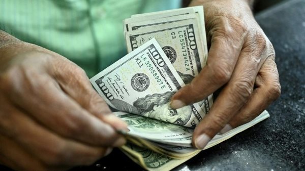 الدولار بأعلى سعر للشراء في مصرف أبو ظبي الإسلامي