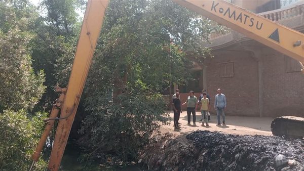 بالصور..أعمال تطهير ورفع مخلفات مصرف” سبل” وعدد من الترع والمجاري المائية بمنوف