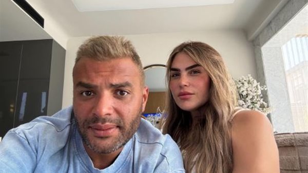 بطريقة رومانسية.. رامي صبري يحتفل بعيد ميلاد زوجته