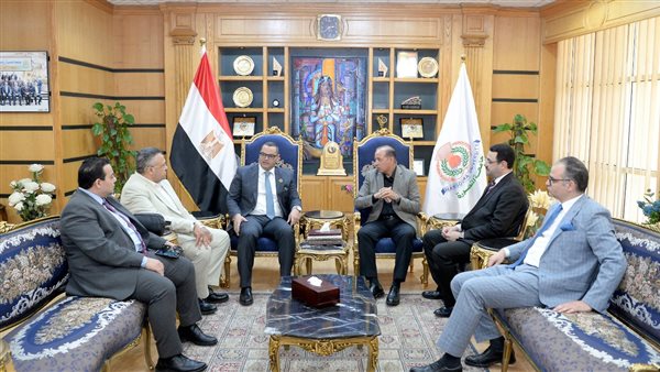 رئيس جامعة المنصورة يستقبل عميد كلية الحقوق بجامعة عين شمس