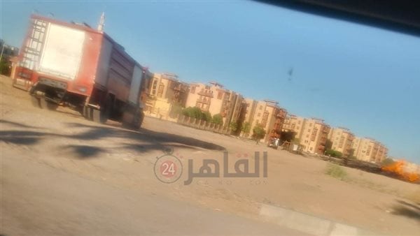 نشوب حريق داخل مخزن فلانكات تابع للسكة الحديد في قنا.. والدفع بـ5 سيارات إطفاء للسيطرة على النيران