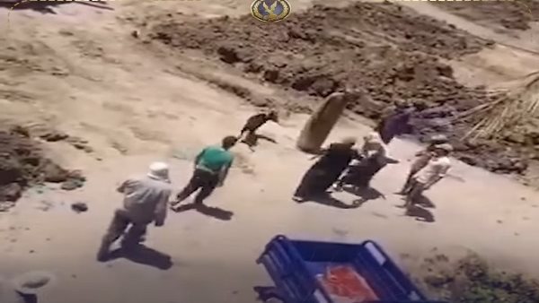 الداخلية تكشف تفاصيل الفيديو المنتشر بشأن اقتحام منزل وتحطيم ماكينة رى بالشرقية