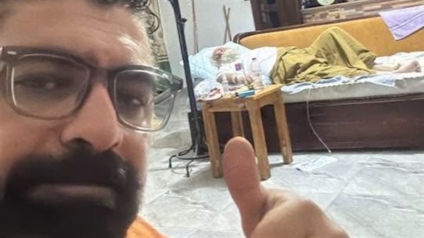 فادي خفاجة يستغيث لعلاج والده: أنا مواطن غلبان ومحدش راضي يساعدني