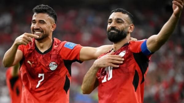 نيويورك تايمز تحتفي بليلة الفراعنة التاريخية.. محمد صلاح يقود مصر إلى مجد طال انتظاره