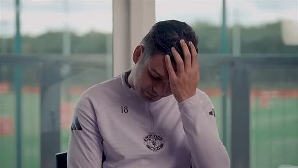 كاسيميرو يودع مانشستر يونايتد بالدموع.. وزوجته تكشف سبب الرحيل