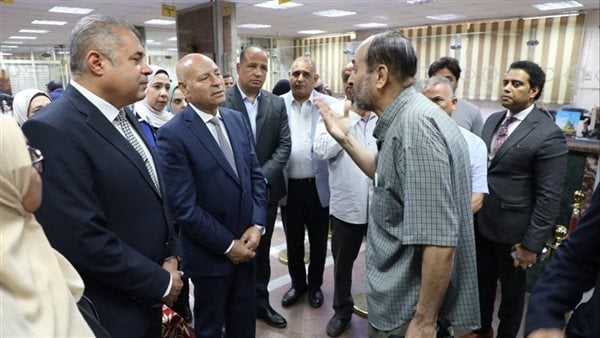محافظ القاهرة يوجه بإنجاز طلبات المواطنين بالمركز التكنولوجي لمجمع أحياء شبرا والساحل والشرابية وروض الفرج