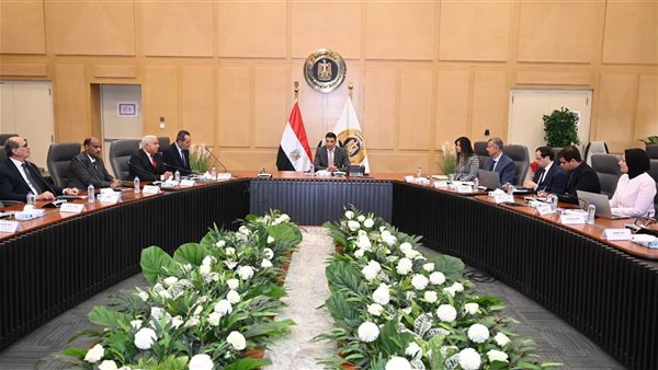 وزير الصناعة يبحث مع غرفة الأخشاب آليات تعميق التصنيع المحلي ومضاعفة الصادرات