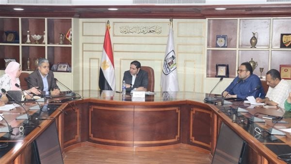 نائب محافظ بني سويف يتابع مستجدات تنفيذ مشروع المركز الخدمي للنباتات الطبية والعطرية بسمسطا