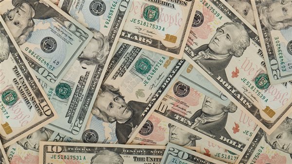 الدولار بأعلى سعر للشراء في 8 بنوك.. تعرف عليها