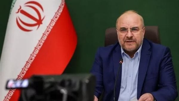 رئيس وفد إيران المفاوض محمد باقر قاليباف وعراقجي يتوجهان إلى سلطنة عمان