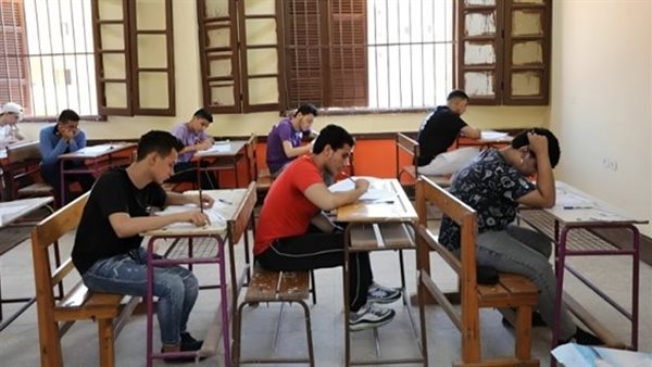 922 ألف طالب يؤدون امتحان اللغة الأجنبية الثانية والاقتصاد