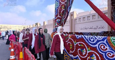 مدرسة الثانوية بنات الشيخ زايد تستقبل الطالبات لأداء امتحان اللغة الثانية.. صور