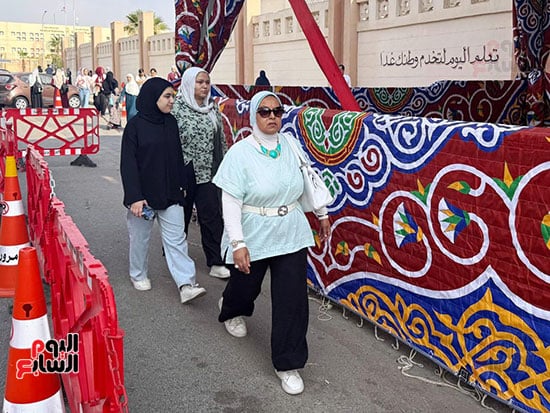وصول الطالبات لمدرسة الشيخ زايد