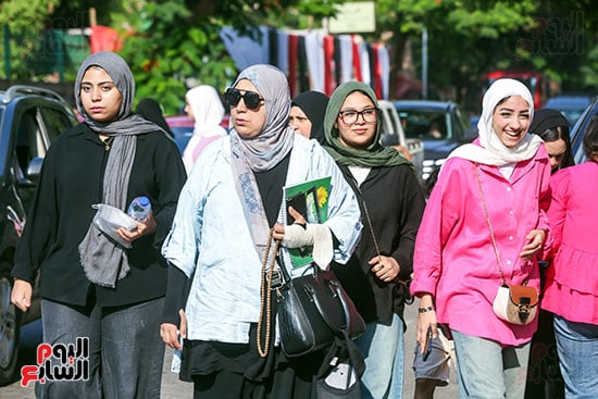 انتظار الطالبات لدخول اللجان