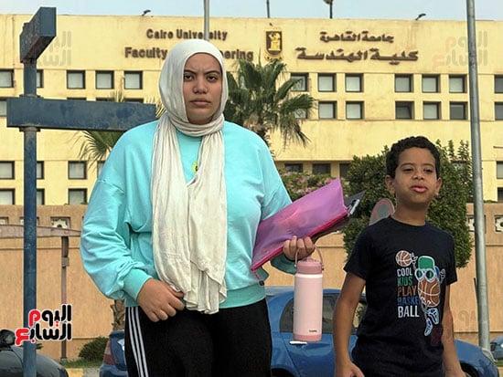بدء دخول الطالبات للامتحان
