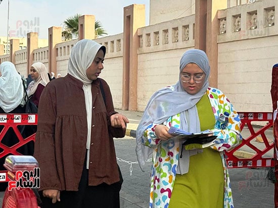 مراجعة الطالبات للامتحان
