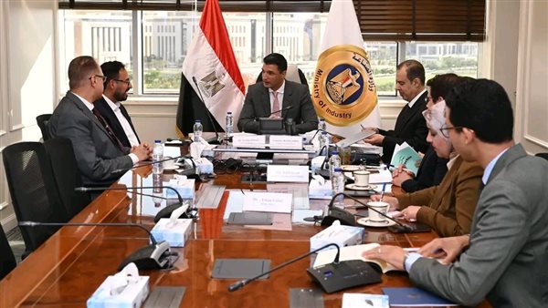 وزير الصناعة: دعم الصناعات الكيماوية وتوطين التكنولوجيا أولوية في استراتيجية 2030