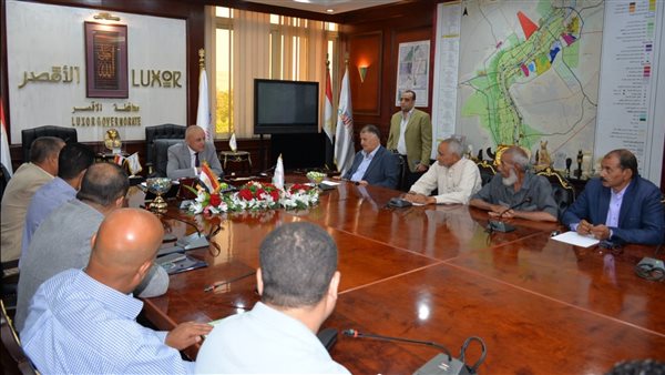 محافظ الأقصر يستقبل وفدًا من أهالي «الزينية» لبحث مطالبهم الخدمية والتنموية.. صور