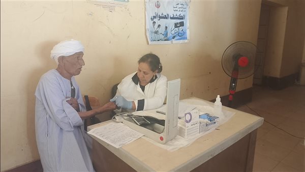 بالمجان.. «صحة الأقصر» تختتم قافلتها الطبية بتوقيع الكشف على 1886 مواطنًا (صور)