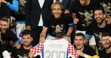 كرواتيا تحتفل بمودريتش بعد وصوله إلى المباراة الدولية رقم 200.. صور