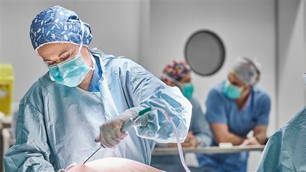 لماذا قد يؤدي شفط الدهون من البطن إلى زيادة دهون الفخذين؟