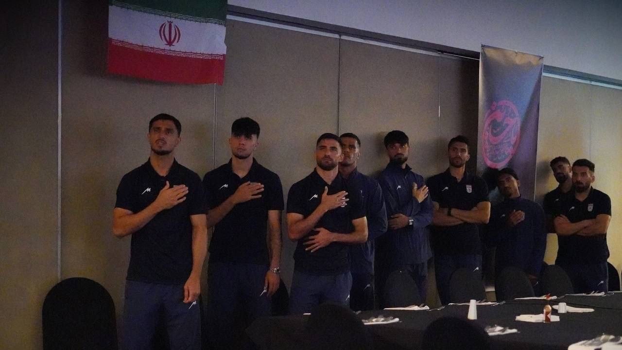 بالصور.. المنتخب الإيراني يقيم مجلس عزاء حسيني في المكسيك