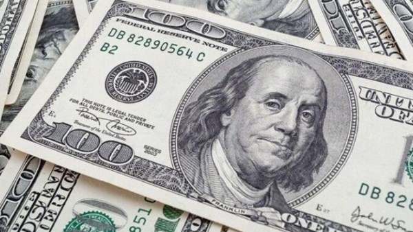 تراجع جديد في البنوك.. كم وصل سعر الدولار الآن؟