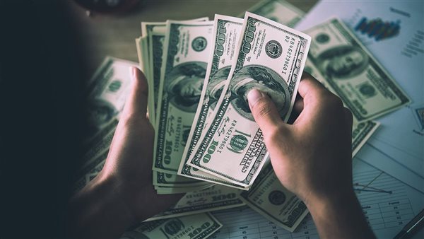 تراجع سعر الدولار اليوم في البنوك.. مفاجأة جديدة بختام التعاملات