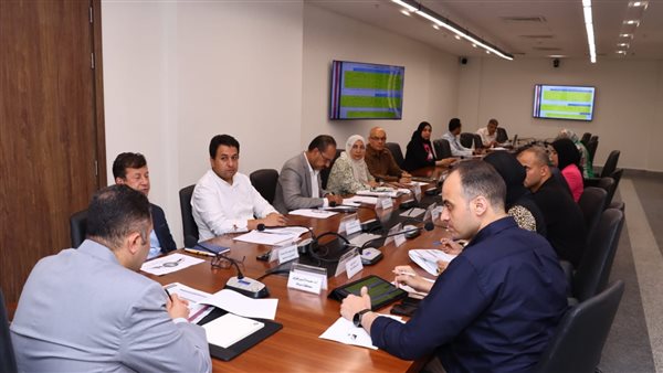 محافظ دمياط يبحث مستجدات تقنين أراضي الدولة واسترداد الحقوق باجتماع موسع