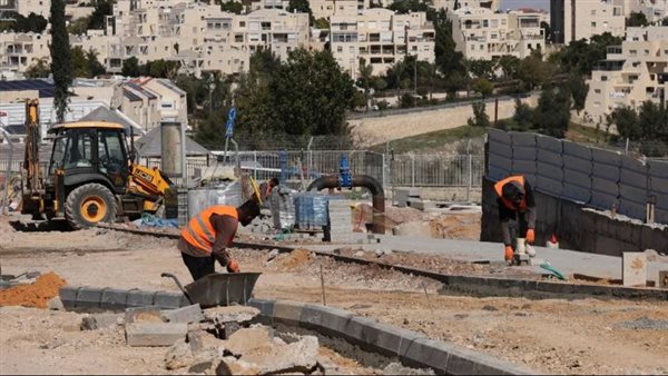 الاحتلال الإسرائيلي يوقف البناء في 15 منزلاً فلسطينياً ببلدة الولجة ببيت لحم
